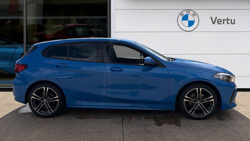 BMW 1 Series 118i [136] M Sport 5dr [Live Cockpit Professional] Petrol Hatchback - Image 3