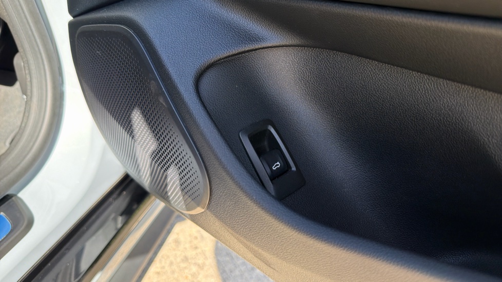 BMW i4 210kW eDrive35 M Sport 70kWh 5dr Auto Electric Hatchback - Image 35