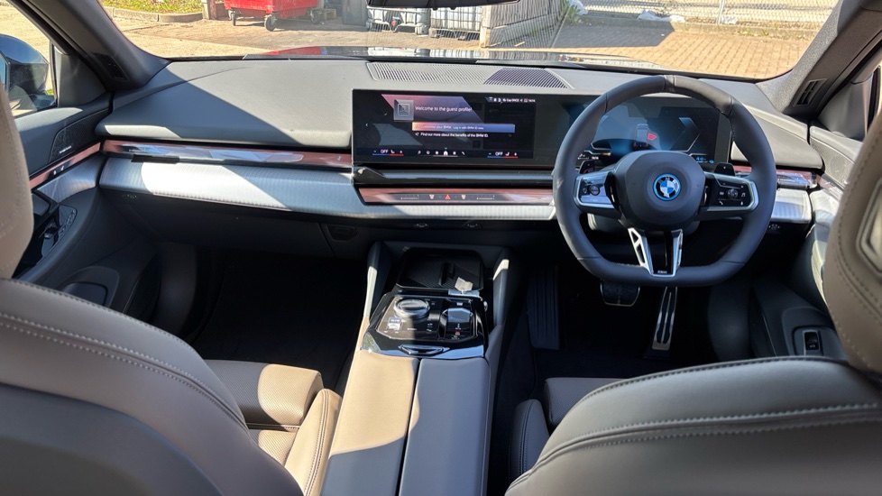 BMW 5 Series 530e M Sport 4dr Auto Saloon - Image 4