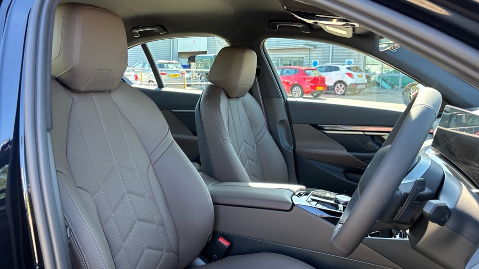 BMW 5 Series 530e M Sport 4dr Auto Saloon - Image 11
