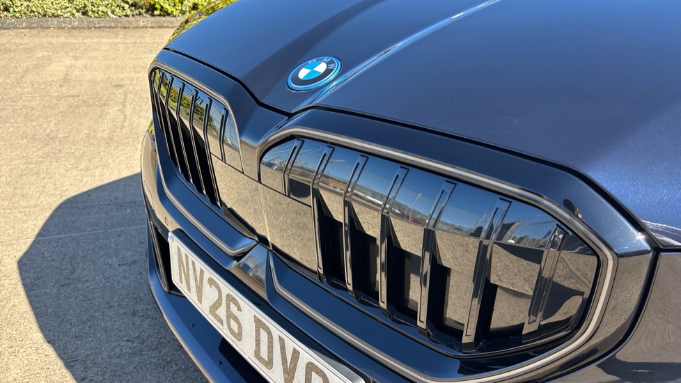BMW 5 Series 530e M Sport 4dr Auto Saloon - Image 33