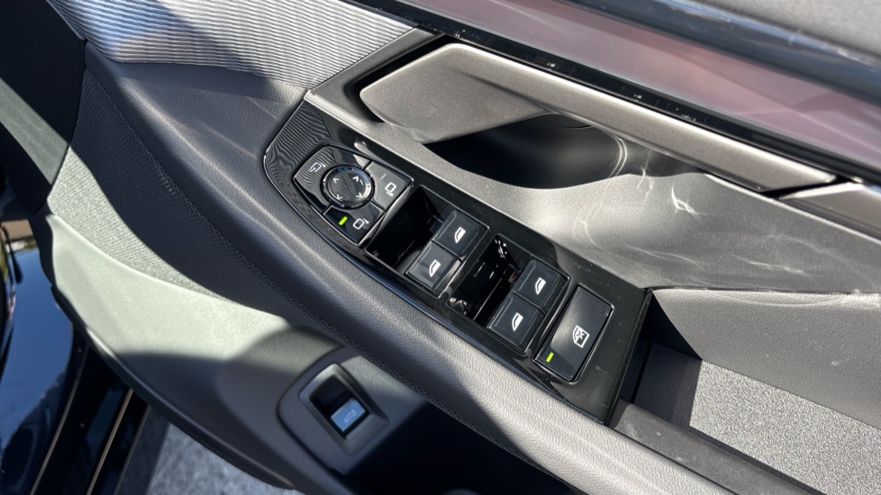 BMW 5 Series 530e M Sport 4dr Auto Saloon - Image 35