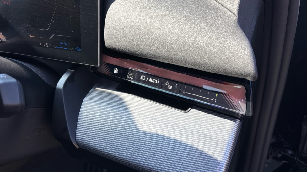 BMW 5 Series 530e M Sport 4dr Auto Saloon - Image 37