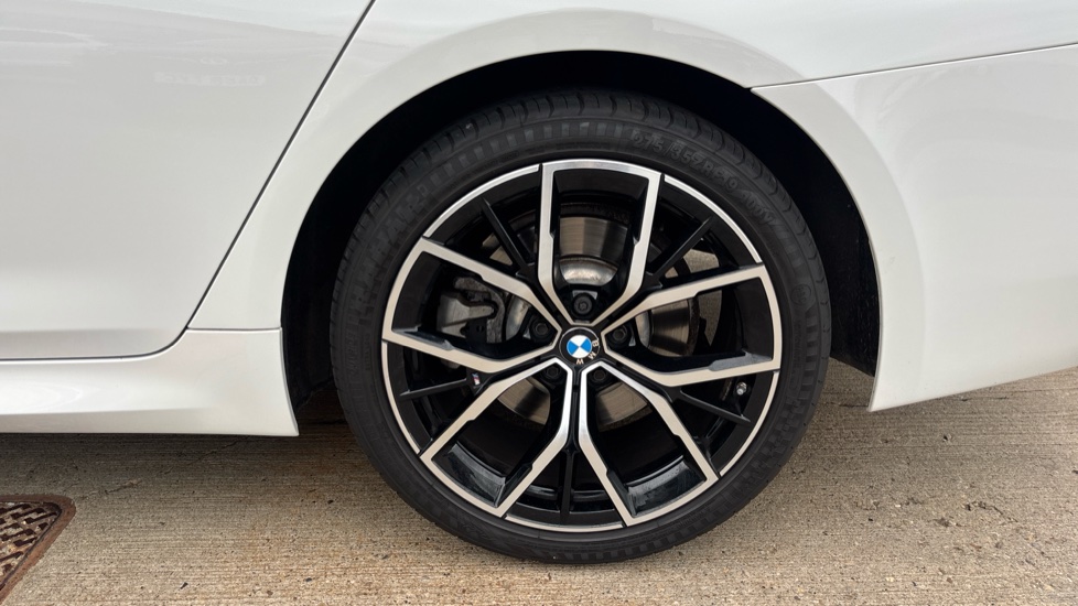 BMW 5 Series 520i MHT M Sport 4dr Step Auto Petrol Saloon - Image 28