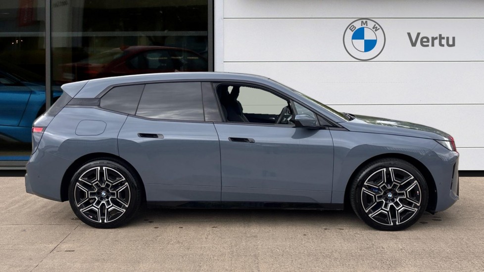 BMW iX 300kW xDrive45 M Sport 101kWh 5dr Auto Electric Estate - Image 3