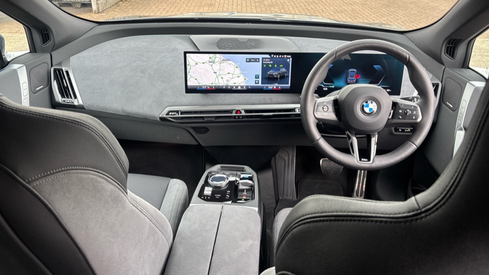 BMW iX 300kW xDrive45 M Sport 101kWh 5dr Auto Electric Estate - Image 4
