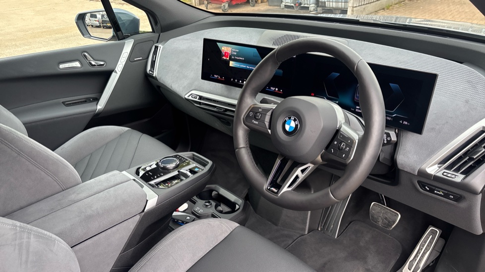 BMW iX 300kW xDrive45 M Sport 101kWh 5dr Auto Electric Estate - Image 6