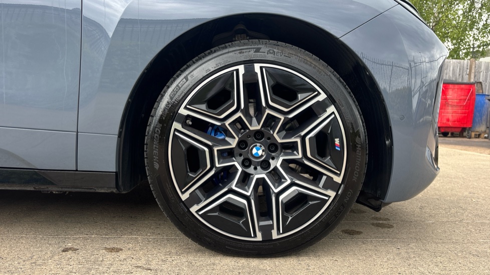 BMW iX 300kW xDrive45 M Sport 101kWh 5dr Auto Electric Estate - Image 14