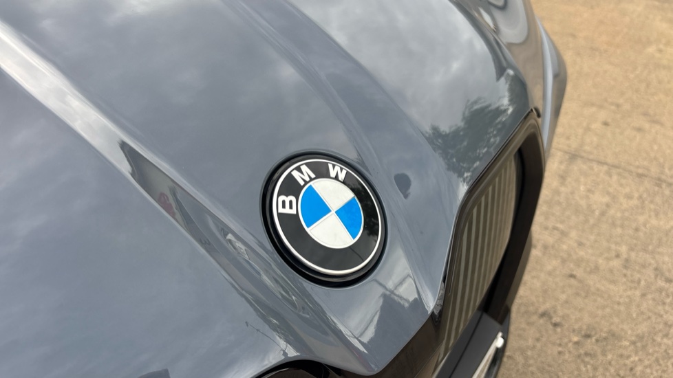 BMW iX 300kW xDrive45 M Sport 101kWh 5dr Auto Electric Estate - Image 24