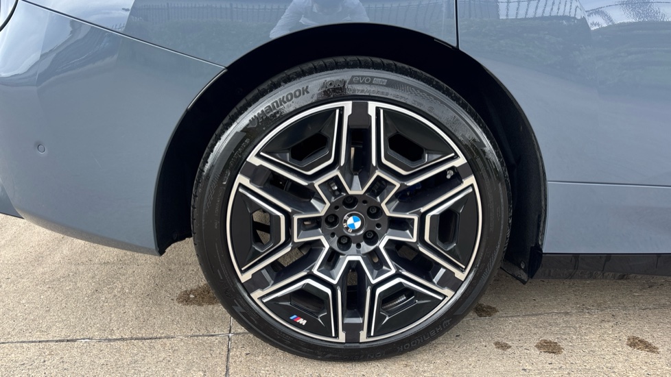 BMW iX 300kW xDrive45 M Sport 101kWh 5dr Auto Electric Estate - Image 26