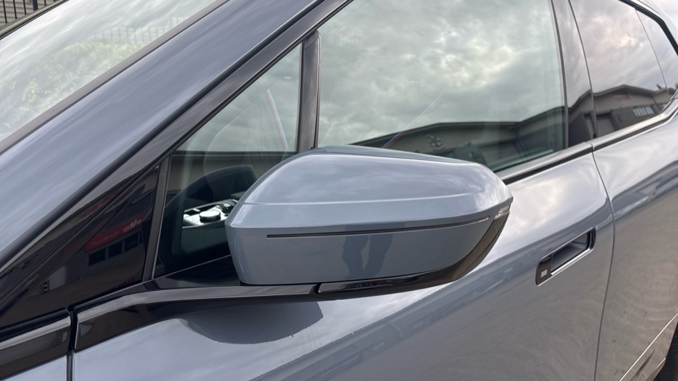 BMW iX 300kW xDrive45 M Sport 101kWh 5dr Auto Electric Estate - Image 33