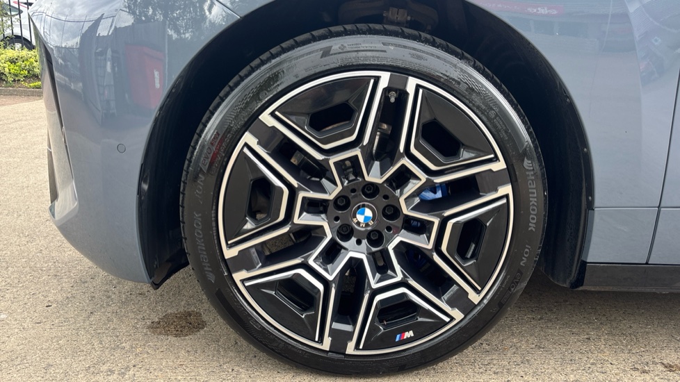 BMW iX 300kW xDrive45 M Sport 101kWh 5dr Auto Electric Estate - Image 34