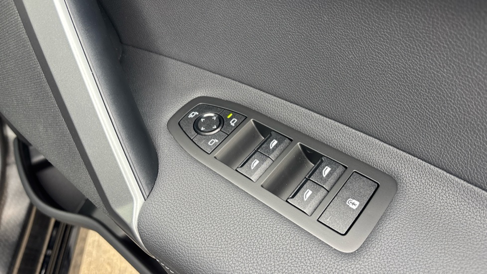 BMW iX 300kW xDrive45 M Sport 101kWh 5dr Auto Electric Estate - Image 38