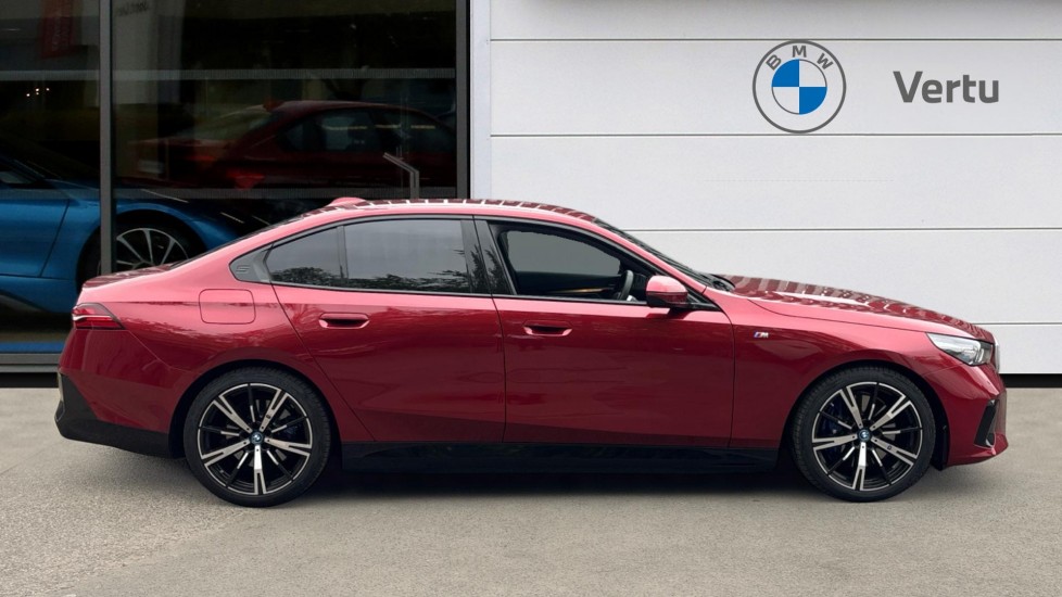 BMW i5 250kW eDrive40 M Sport 84kWh 4dr Auto Electric Saloon - Image 3