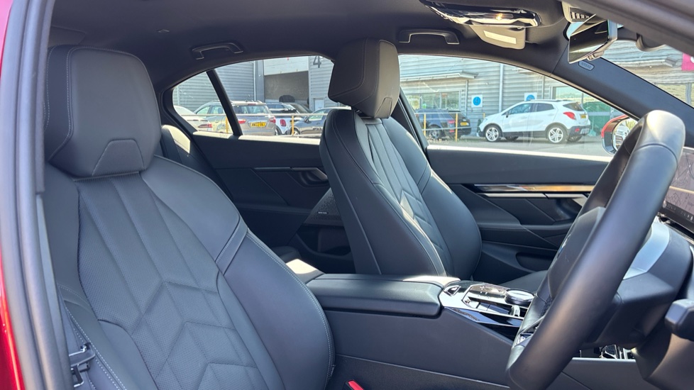 BMW i5 250kW eDrive40 M Sport 84kWh 4dr Auto Electric Saloon - Image 11