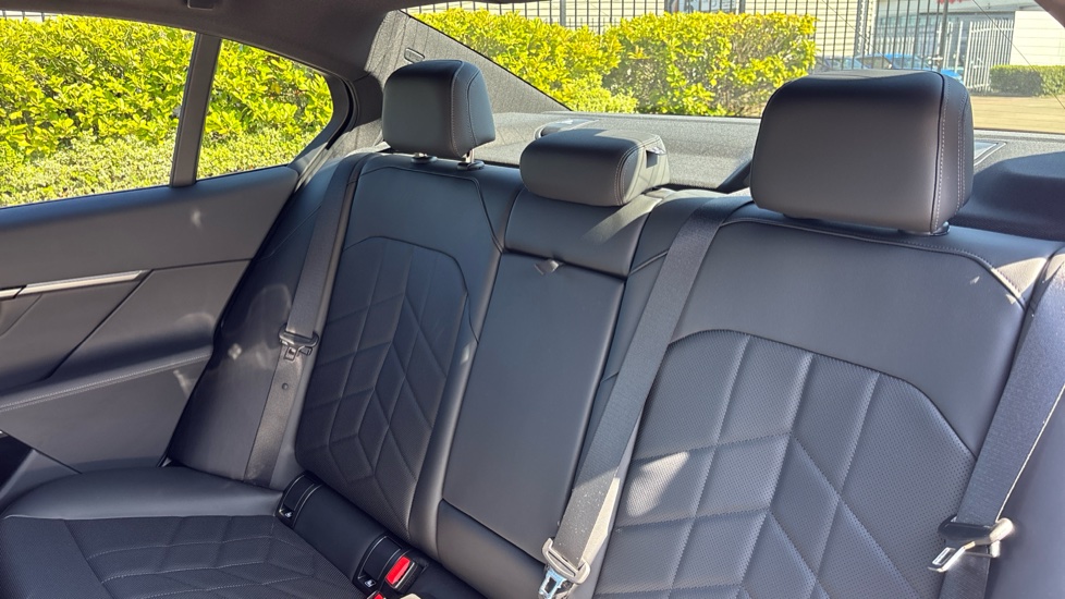 BMW i5 250kW eDrive40 M Sport 84kWh 4dr Auto Electric Saloon - Image 12