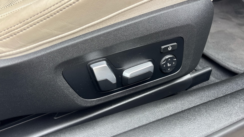BMW M4 xDrive Competition M 2dr Step Auto Petrol Convertible - Image 38