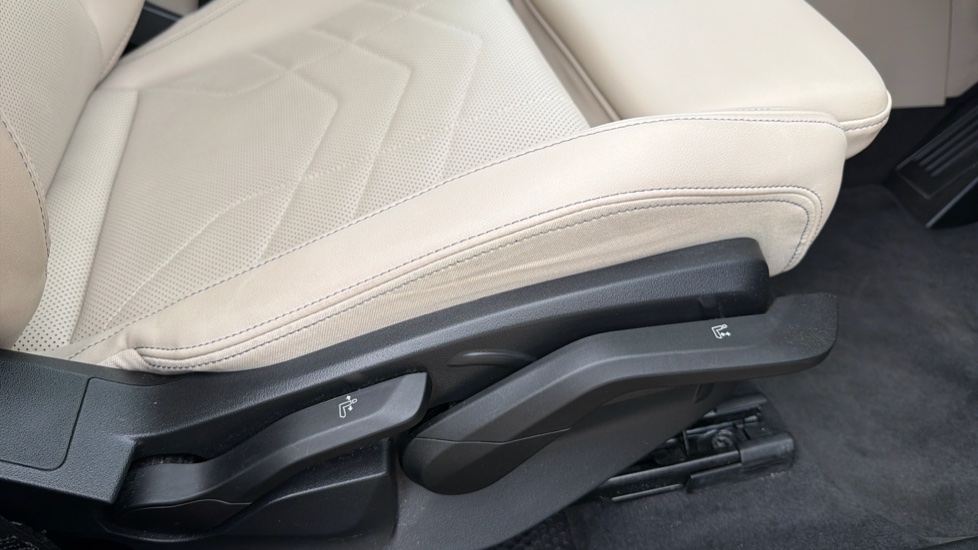 BMW X1 sDrive 20i MHT xLine 5dr Step Auto Petrol Estate - Image 35