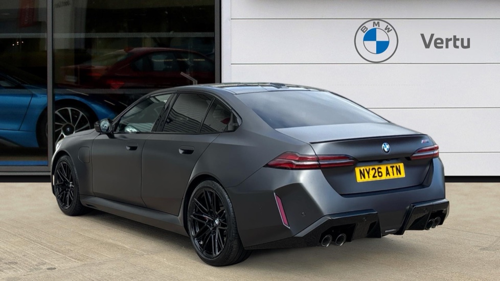 BMW M5 4dr DCT Saloon - Image 2