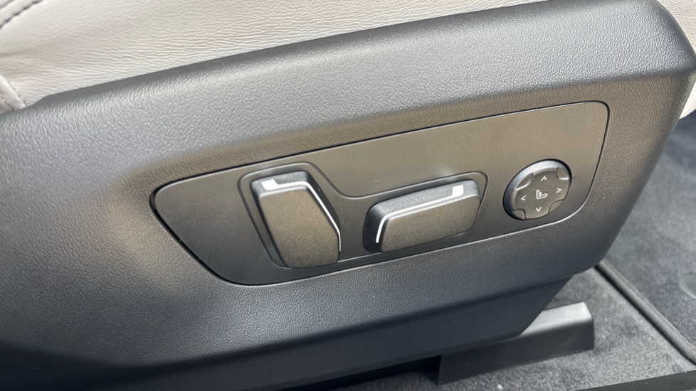 BMW M5 4dr DCT Saloon - Image 39