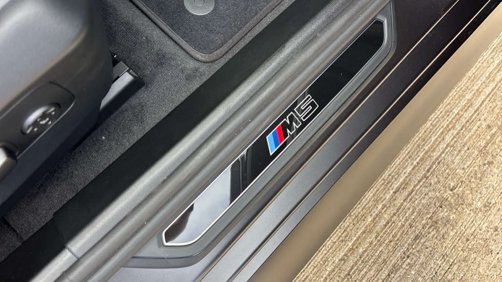 BMW M5 4dr DCT Saloon - Image 40