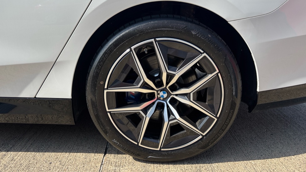 BMW 5 Series 520i M Sport 4dr Auto Petrol Saloon - Image 29