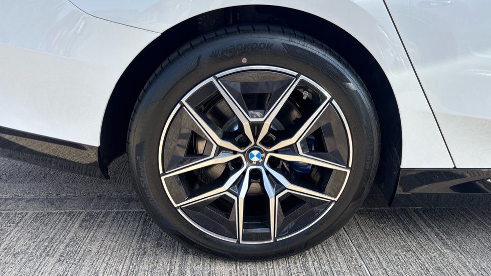 BMW 5 Series 520i M Sport 4dr Auto Petrol Saloon - Image 33