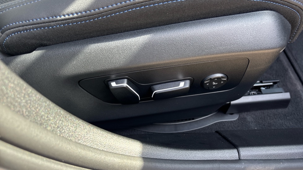 BMW 5 Series 520i M Sport 4dr Auto Petrol Saloon - Image 35