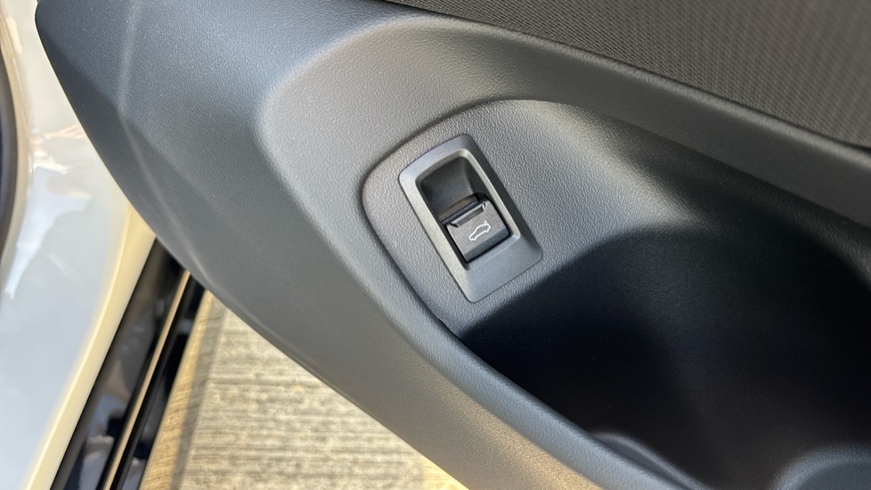 BMW 5 Series 520i M Sport 4dr Auto Petrol Saloon - Image 36