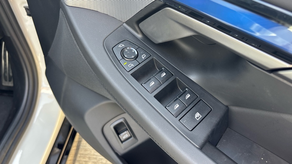 BMW 5 Series 520i M Sport 4dr Auto Petrol Saloon - Image 37