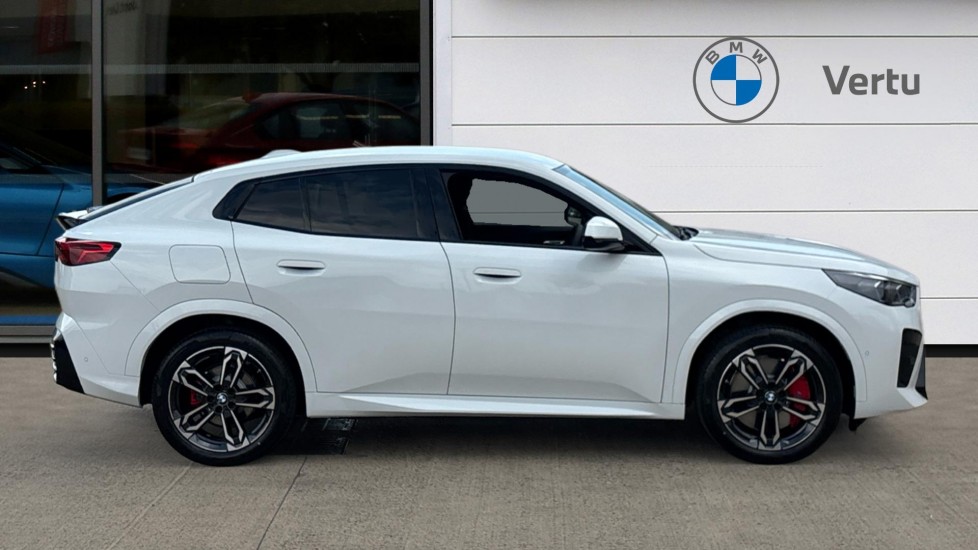 BMW iX2 150kW eDrive20 M Sport 65kWh 5dr Auto Tech/Pro/22 Electric Hatchback - Image 3
