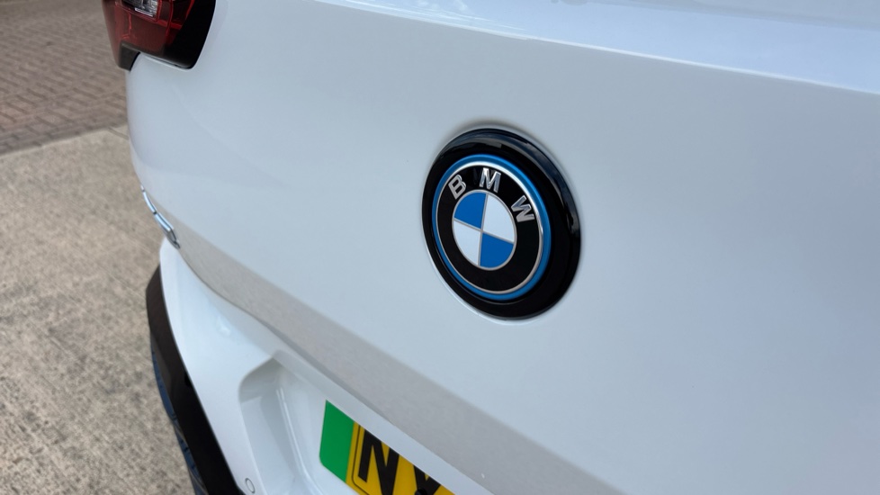 BMW iX2 150kW eDrive20 M Sport 65kWh 5dr Auto Tech/Pro/22 Electric Hatchback - Image 32