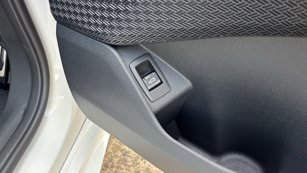 BMW iX2 150kW eDrive20 M Sport 65kWh 5dr Auto Tech/Pro/22 Electric Hatchback - Image 37