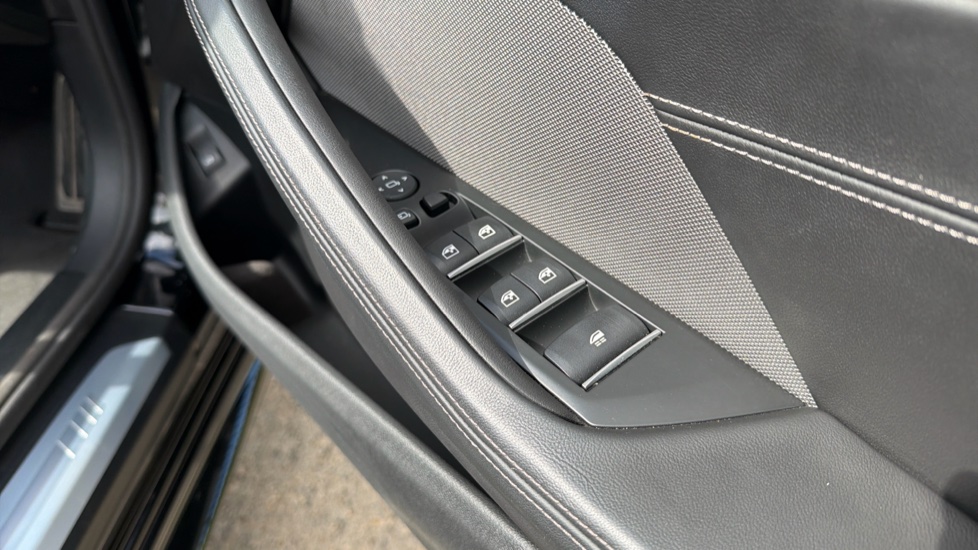 BMW 8 Series 840i sDrive 2dr Auto Petrol Convertible - Image 36