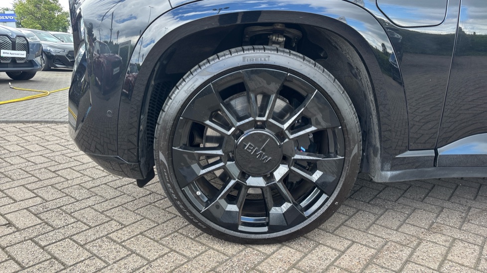 BMW XM 5dr Auto Estate - Image 25