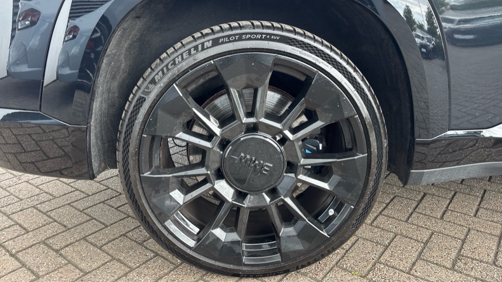 BMW XM 5dr Auto Estate - Image 28