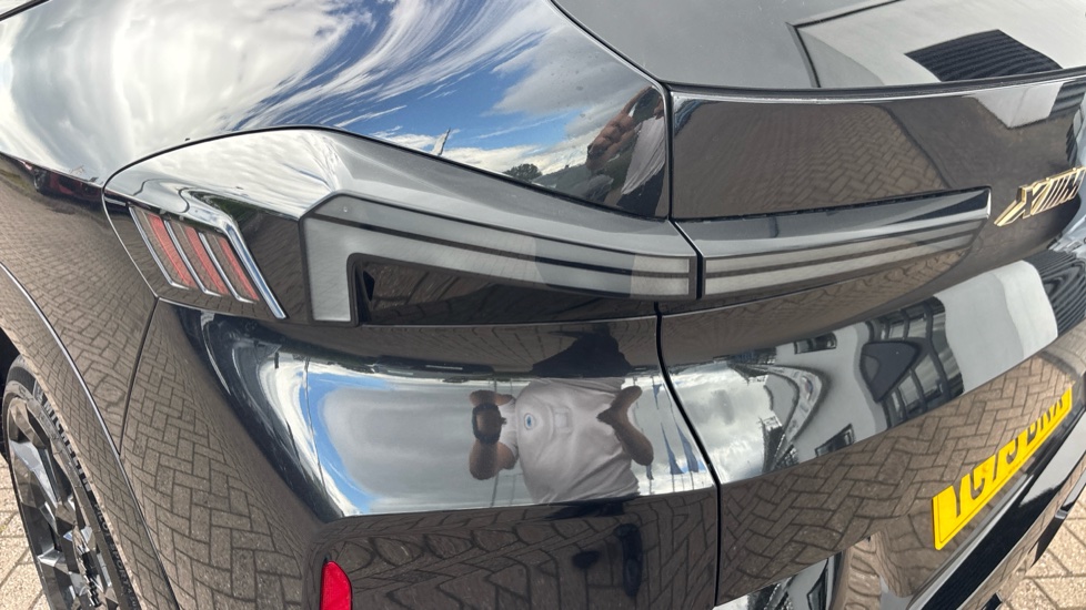 BMW XM 5dr Auto Estate - Image 29