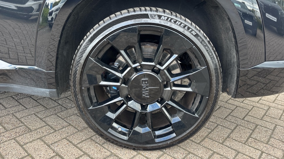 BMW XM 5dr Auto Estate - Image 30