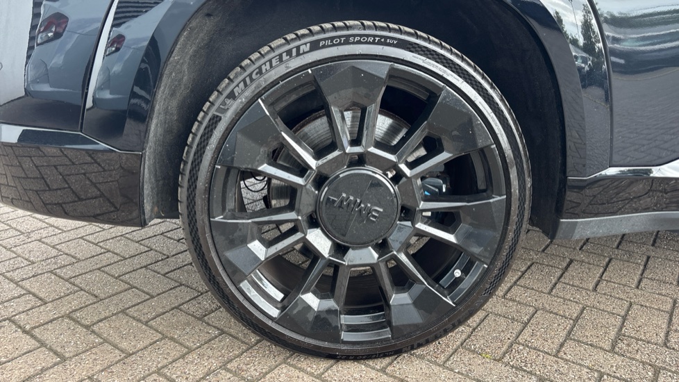 BMW XM 5dr Auto Estate - Image 31