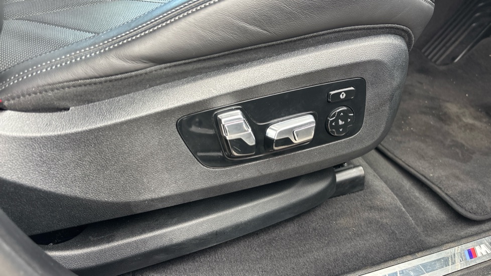 BMW XM 5dr Auto Estate - Image 34