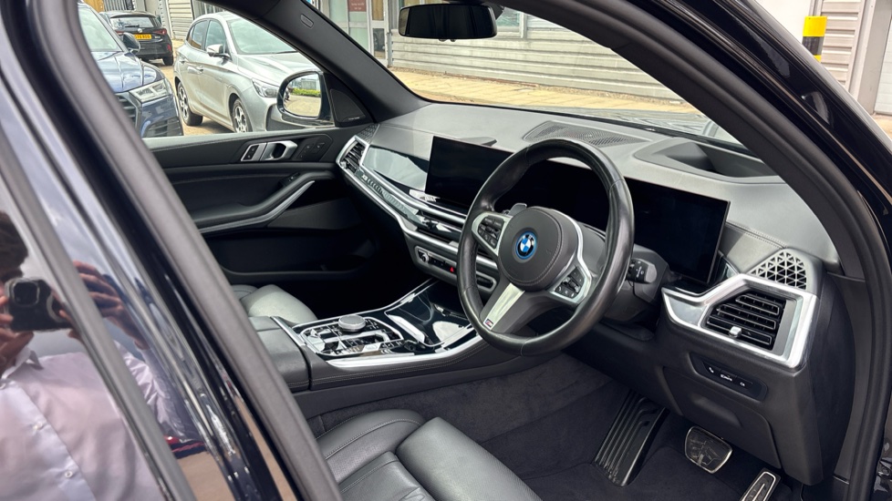 BMW X5 xDrive50e M Sport 5dr Auto Estate - Image 6