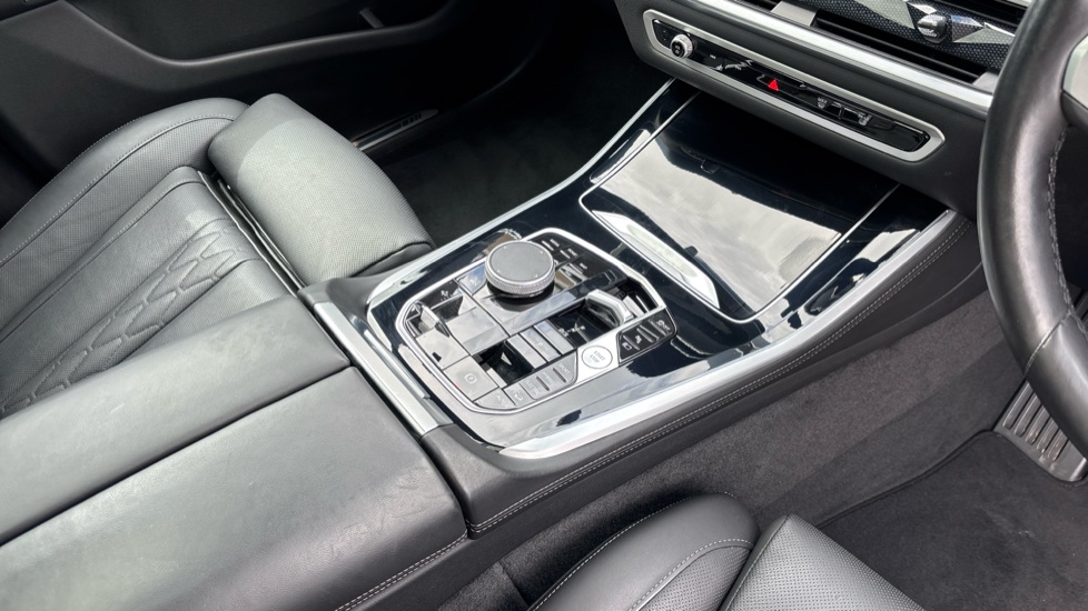 BMW X5 xDrive50e M Sport 5dr Auto Estate - Image 10