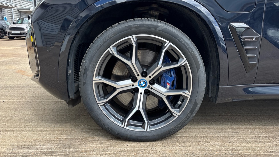BMW X5 xDrive50e M Sport 5dr Auto Estate - Image 31