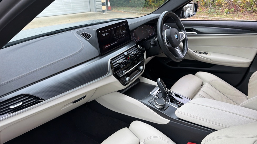 BMW 5 Series 520d xDrive MHT M Sport 4dr Step Auto Diesel Saloon - Image 7