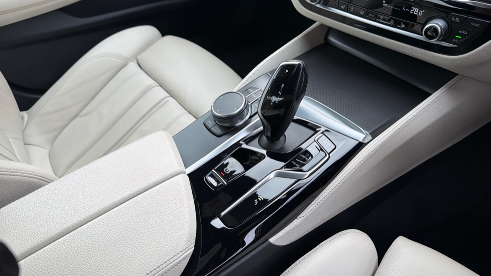 BMW 5 Series 520d xDrive MHT M Sport 4dr Step Auto Diesel Saloon - Image 10