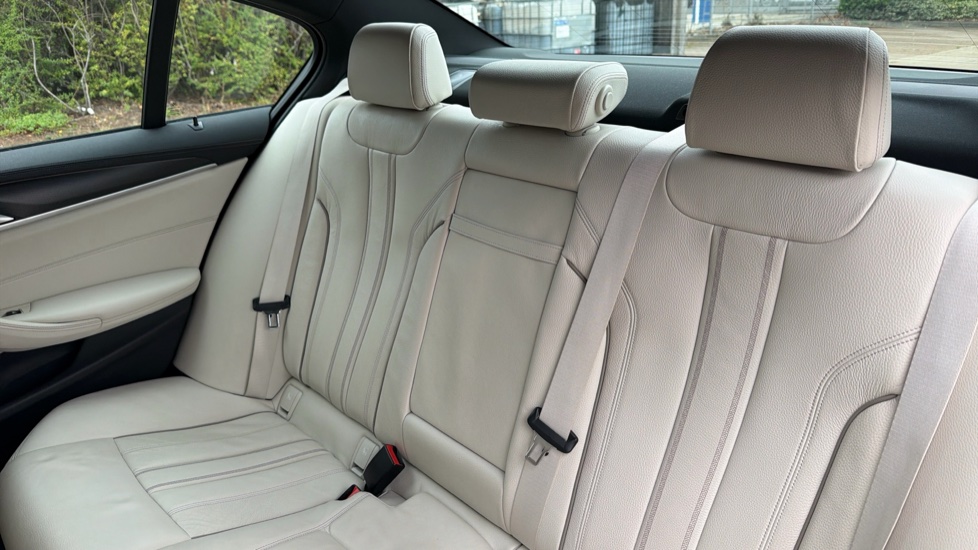BMW 5 Series 520d xDrive MHT M Sport 4dr Step Auto Diesel Saloon - Image 12