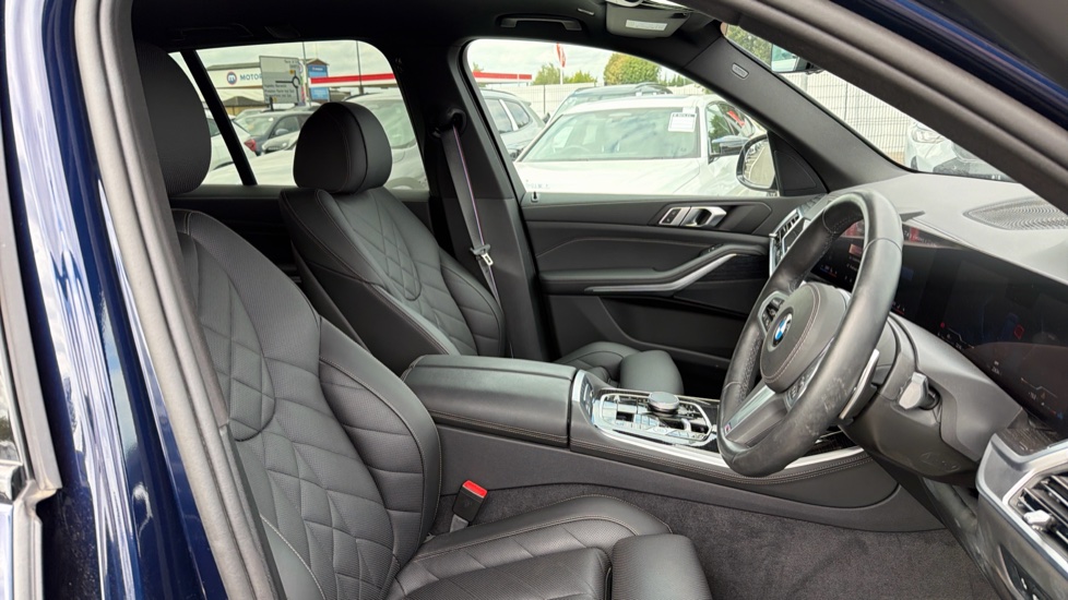 BMW X5 xDrive30d MHT M Sport 5dr Auto Diesel Estate - Image 11