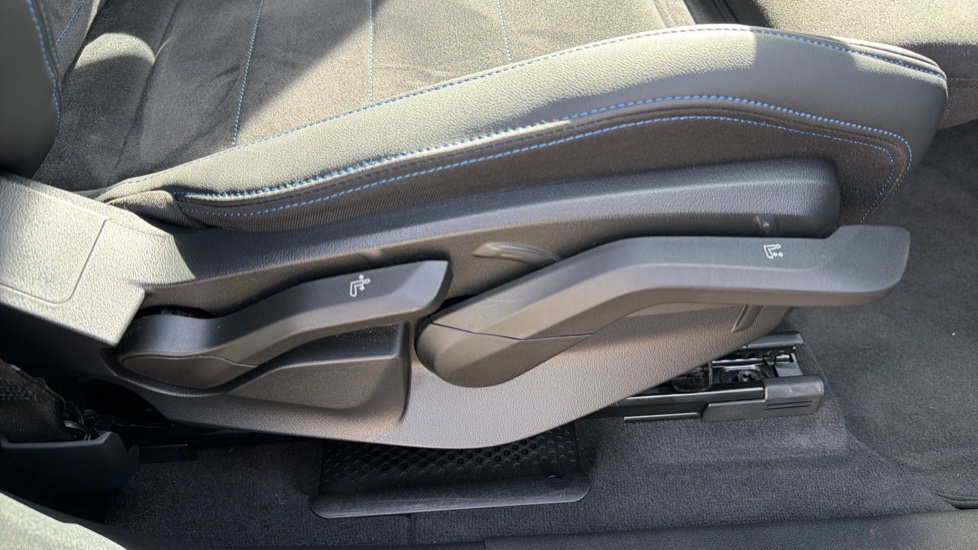 BMW X1 sDrive 20i MHT M Sport 5dr Step Auto Petrol Estate - Image 32