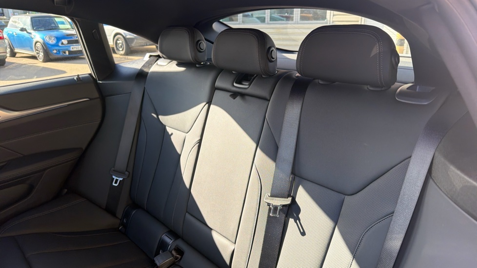 BMW i4 250kW eDrive40 M Sport 83.9kWh 5dr Auto Electric Hatchback - Image 12