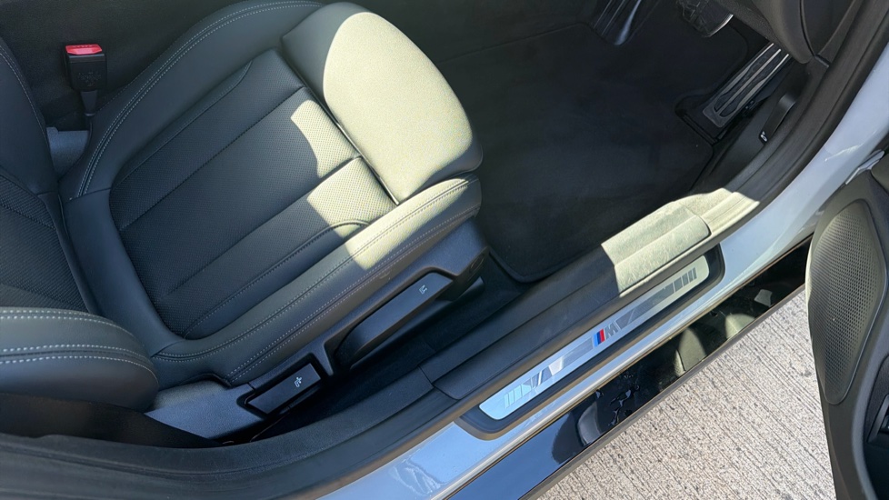 BMW i4 250kW eDrive40 M Sport 83.9kWh 5dr Auto Electric Hatchback - Image 34